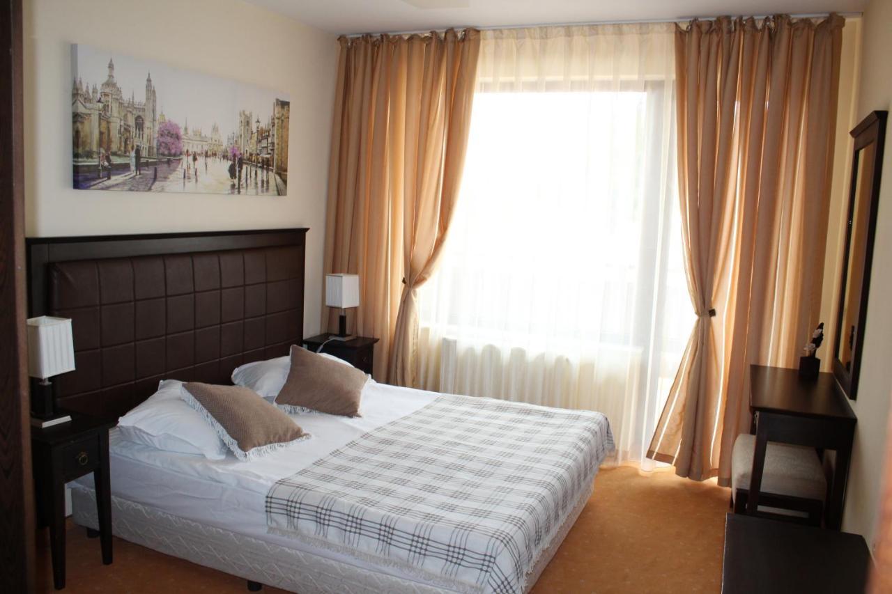 Spider House Aparthotel ปอมโปโรโว ภายนอก รูปภาพ
