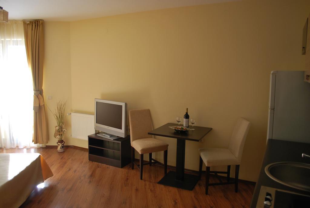 Spider House Aparthotel ปอมโปโรโว ห้อง รูปภาพ