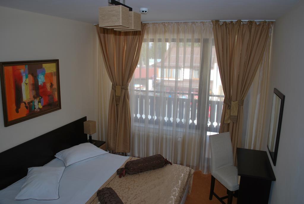 Spider House Aparthotel ปอมโปโรโว ห้อง รูปภาพ