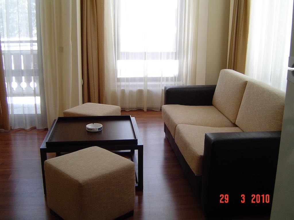 Spider House Aparthotel ปอมโปโรโว ห้อง รูปภาพ