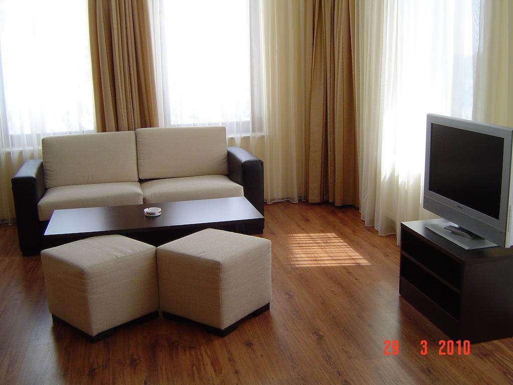 Spider House Aparthotel ปอมโปโรโว ห้อง รูปภาพ